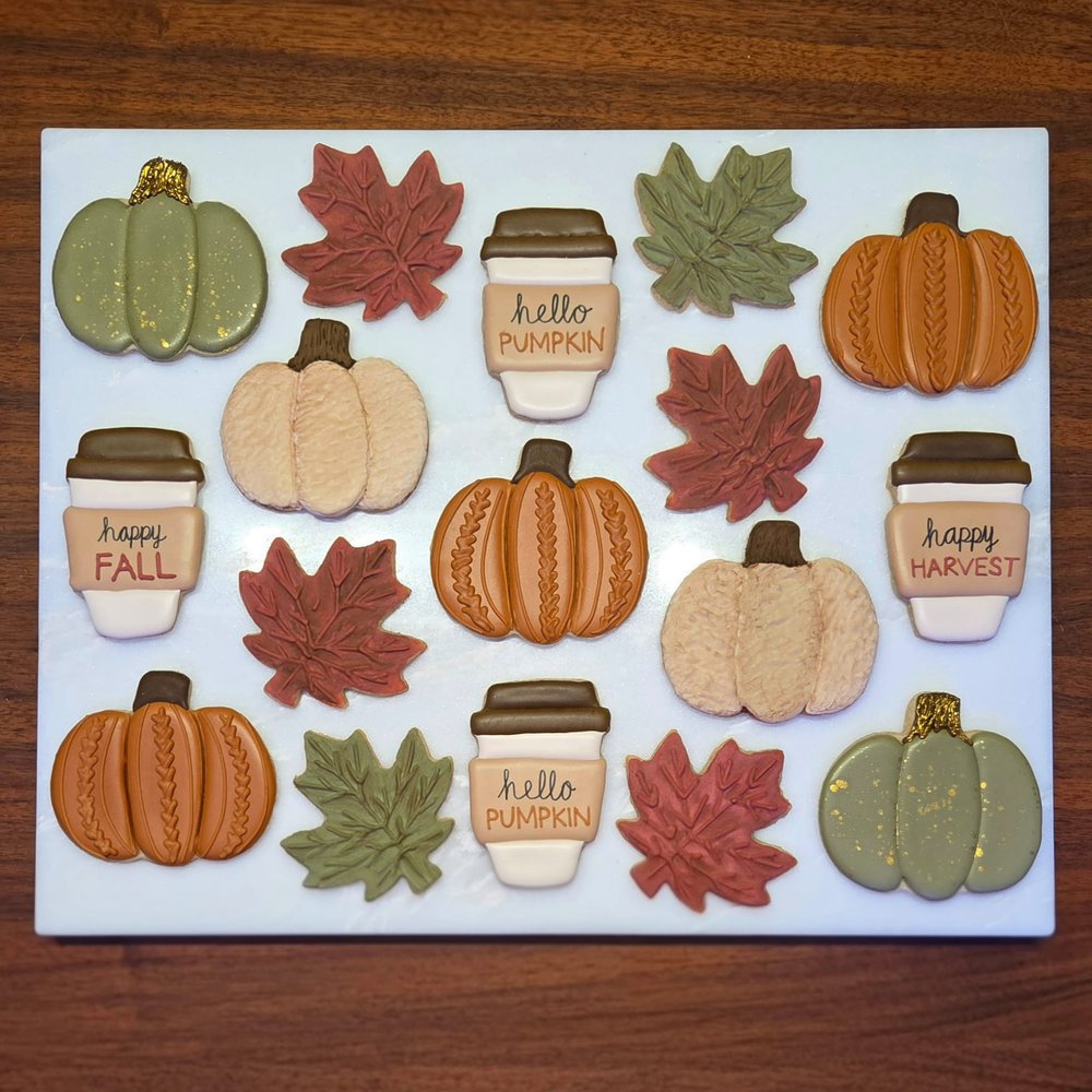 Fall cookies with pumpkins and leaves